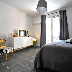 Des Fleurs Apartment